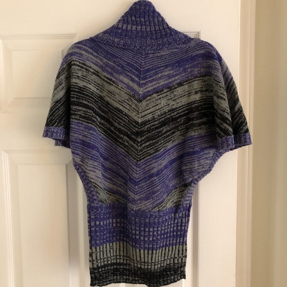 Size XS Turtleneck Knit Top - Picture 3 of 3